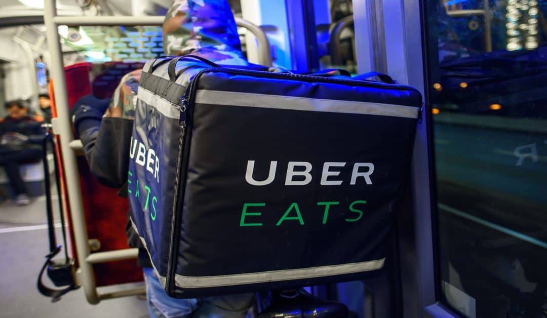 Do Uber Eats Drivers See Your Tip? (Before or After Delivery)